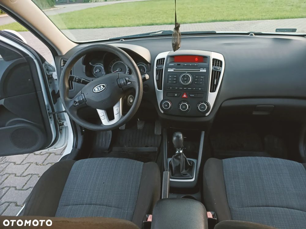 Kia Ceed - 7