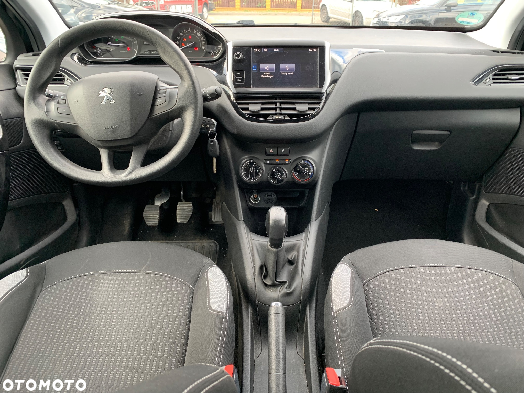Peugeot 208 1.2 PureTech Allure - 18
