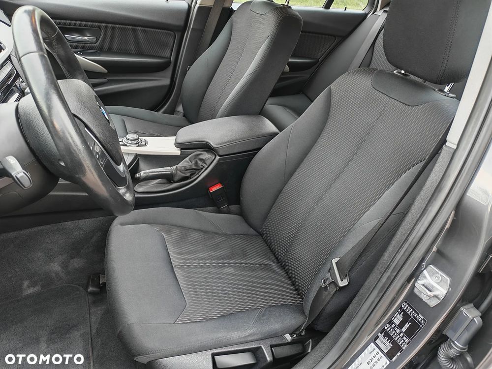 BMW Seria 3 320d - 24