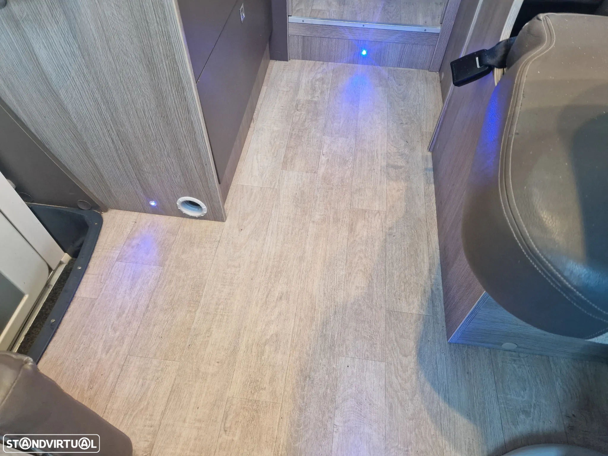 Ford Transit Challanger - 14