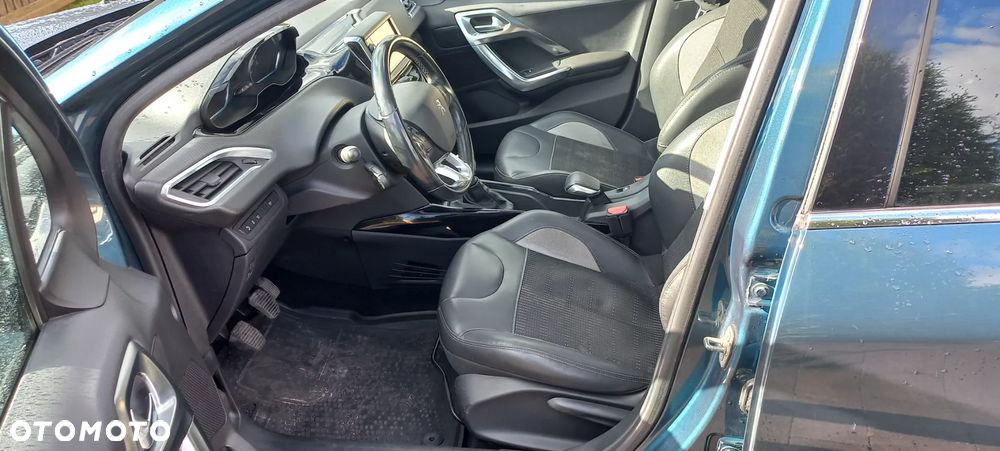 Peugeot 2008 1.2 Pure Tech Allure S&S - 22