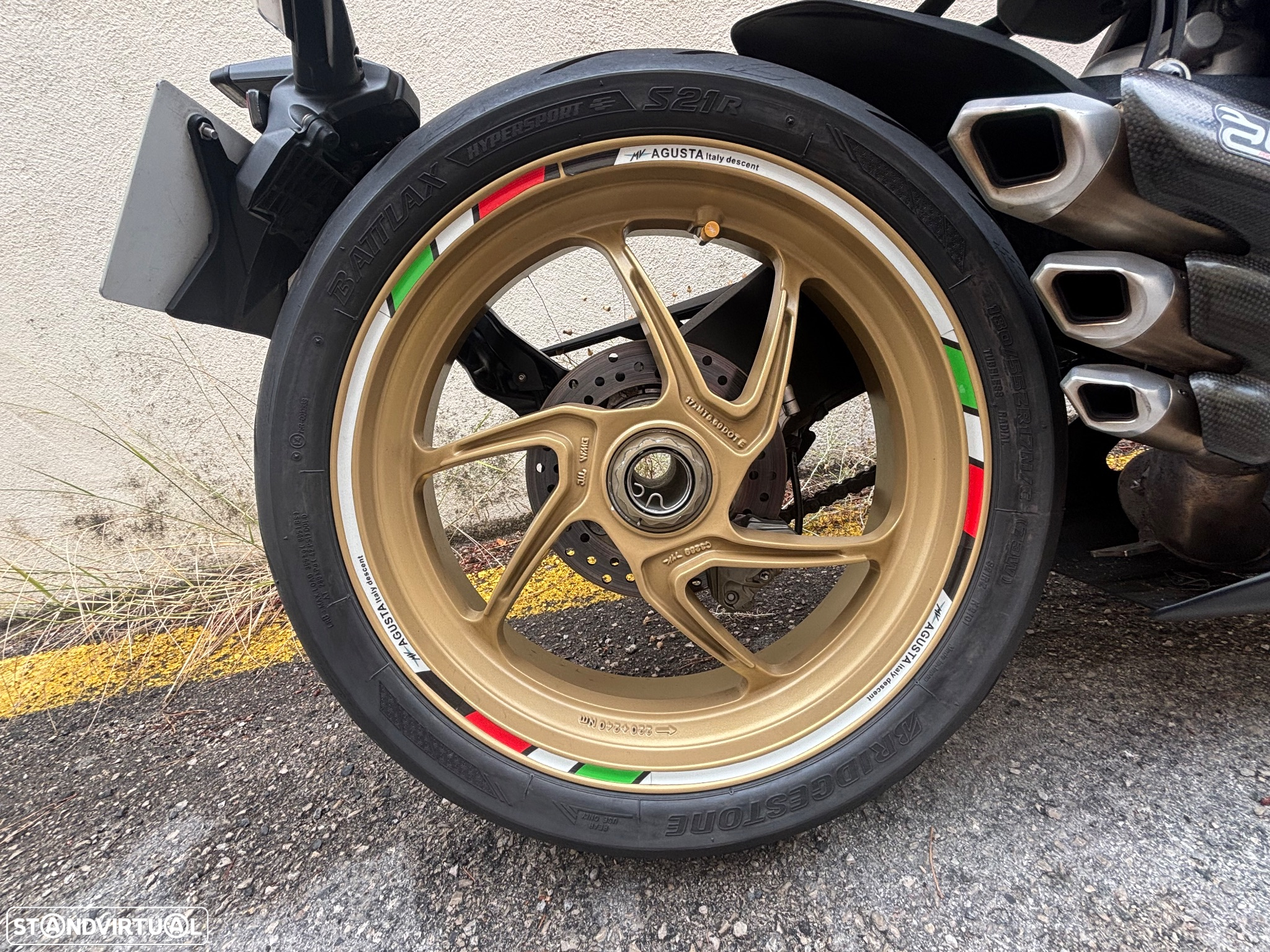 MV Agusta Superveloce 800 - 14