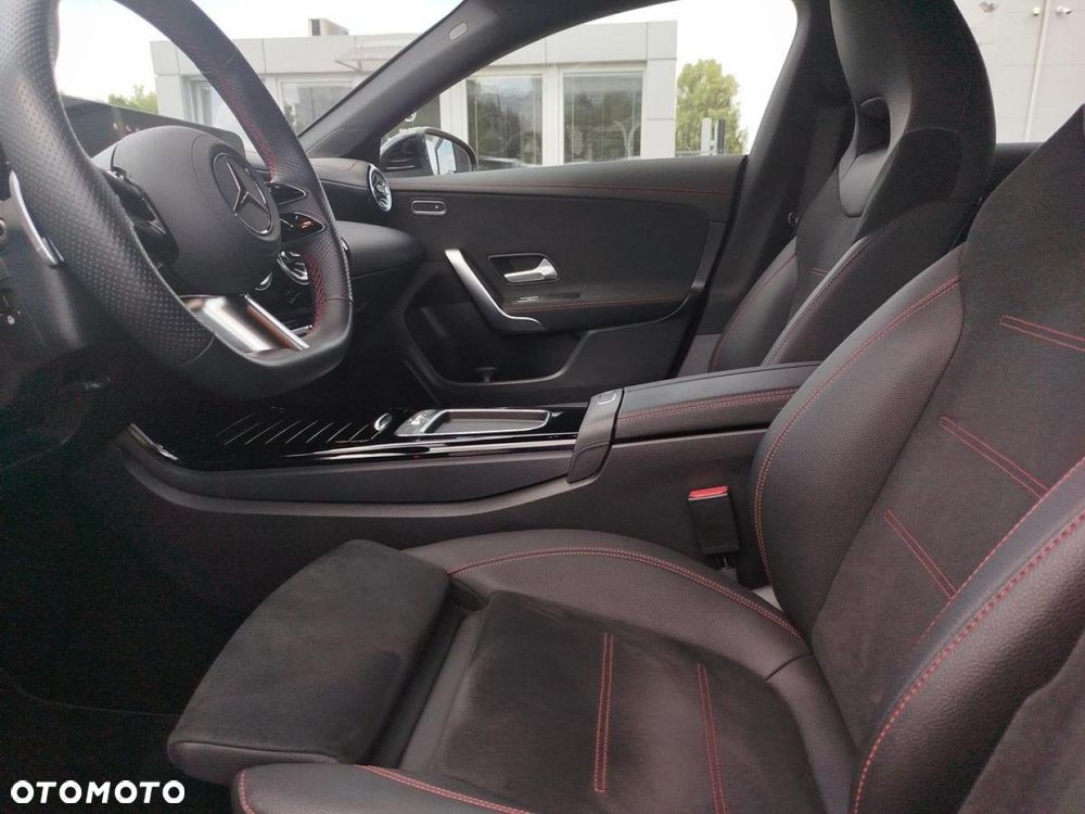 Mercedes-Benz CLA - 12