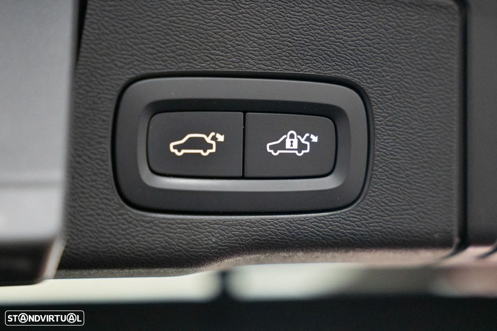 Volvo XC 60 2.0 T6 PHEV Core AWD - 9