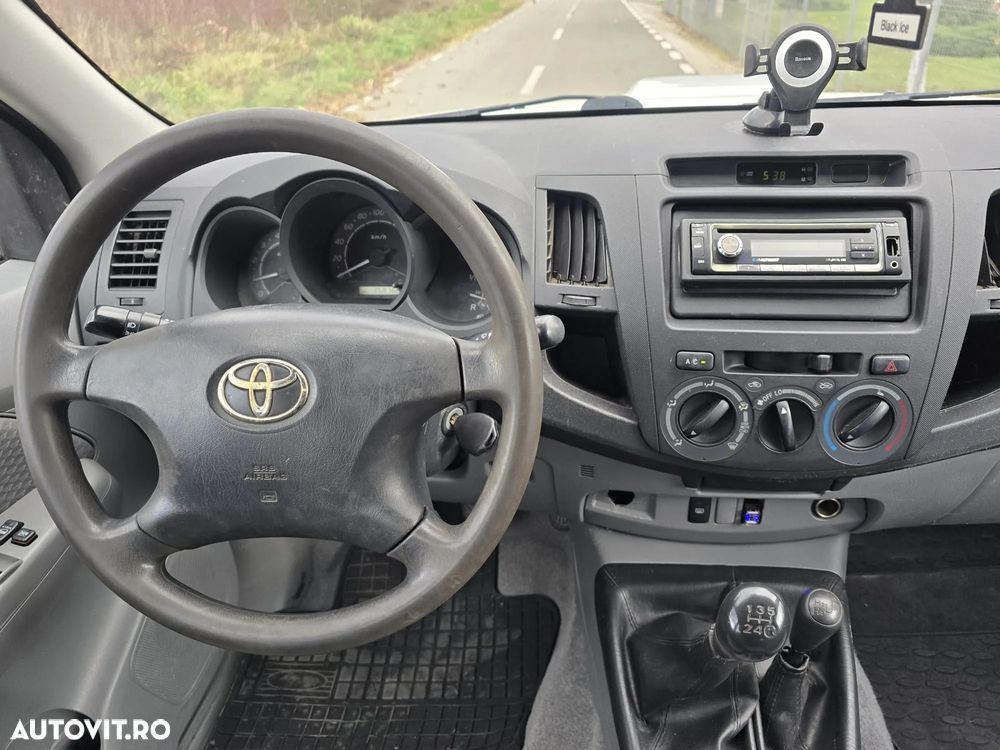 Toyota Hilux 4x4 Double Cab - 6
