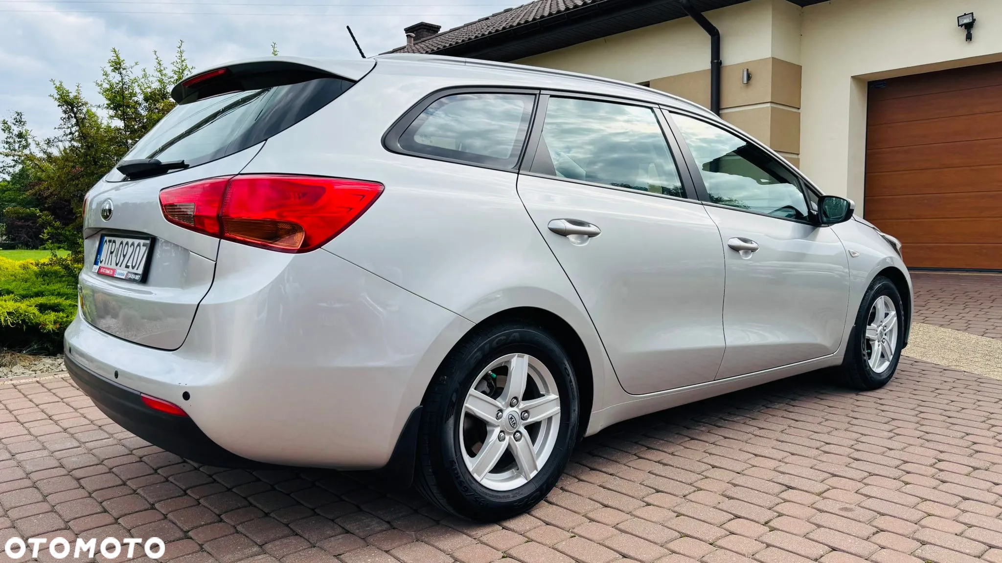 Kia Ceed - 11