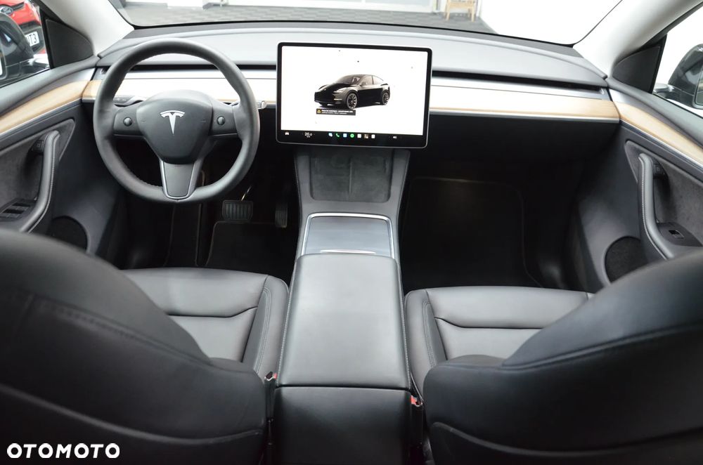 Tesla Model Y Long Range AWD - 16