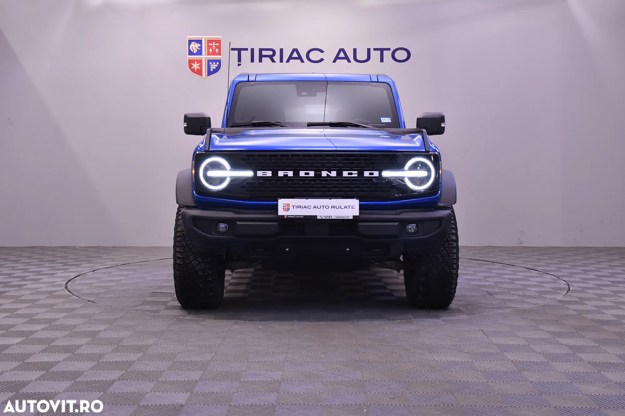 Ford Bronco - 8