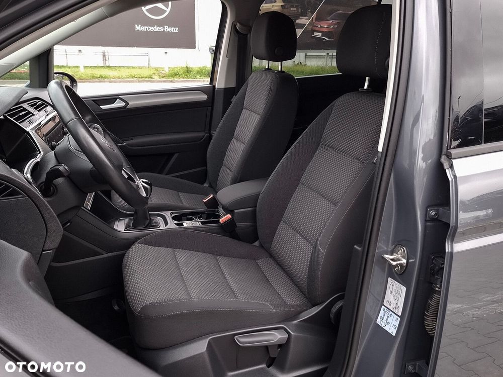 Volkswagen Touran - 12