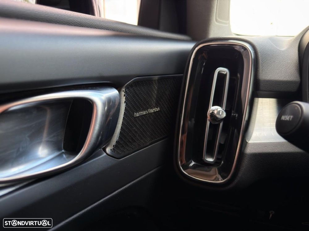 Volvo XC 40 2.0 D3 Momentum Plus - 25