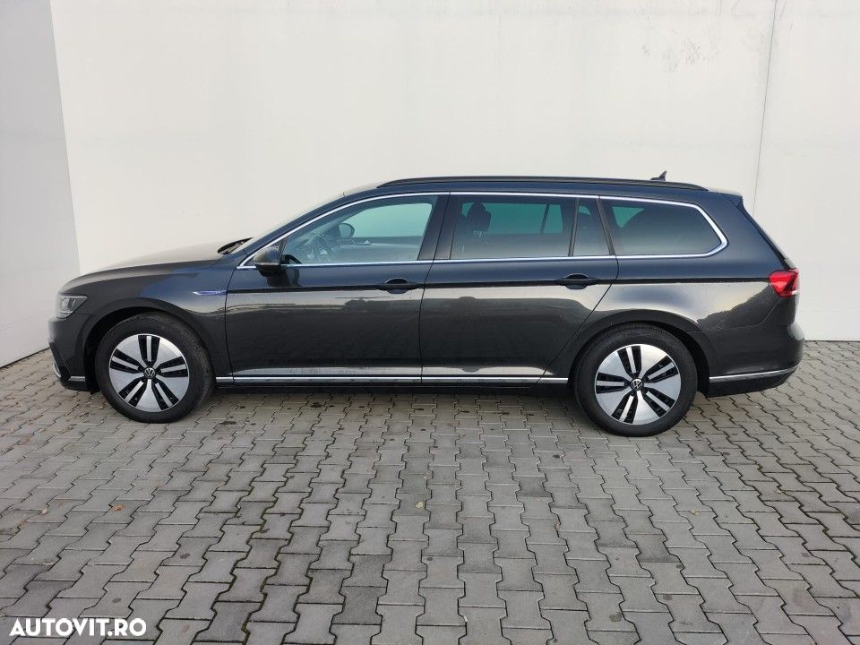 Volkswagen Passat - 4