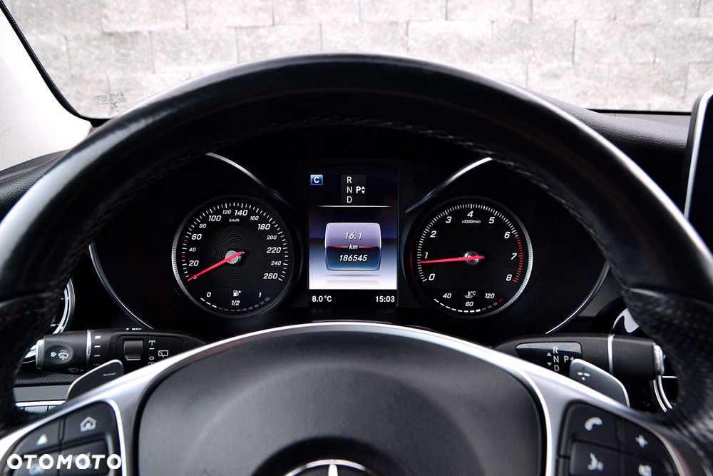Mercedes-Benz GLC 250 4Matic 9G-TRONIC AMG Line - 25