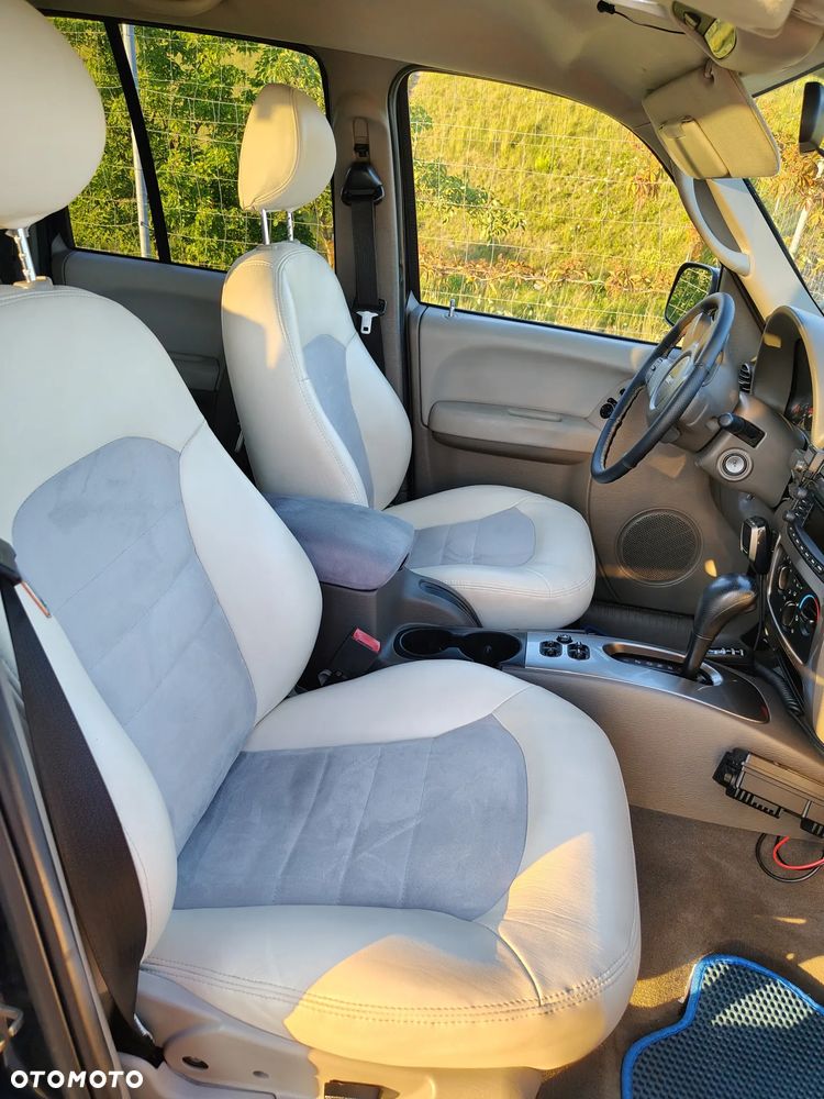 Jeep Cherokee - 4