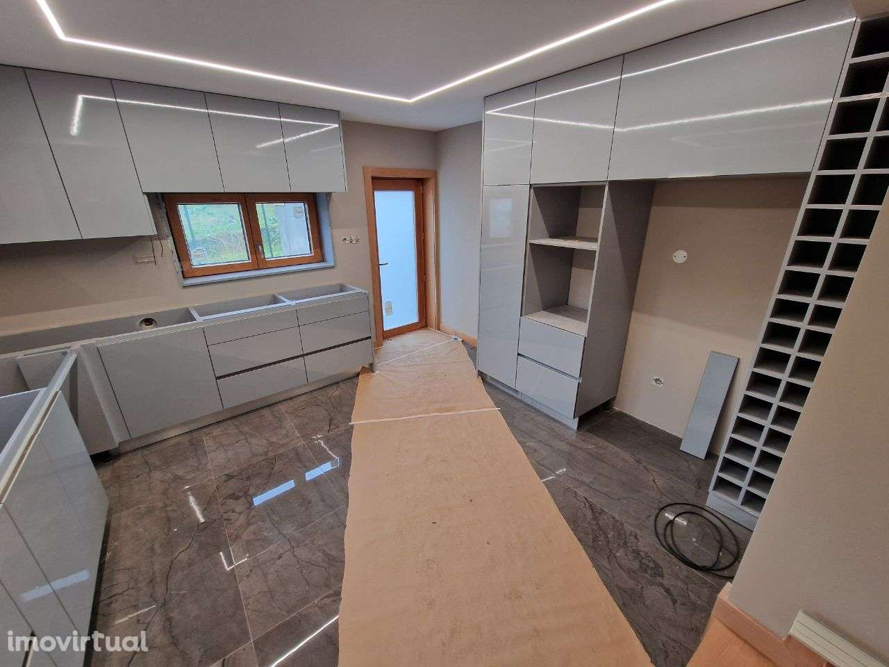 FANTÁSTICO oportunidade de Negócio - MORADIA V4 com Quatro suites - Grande imagem: 2/34