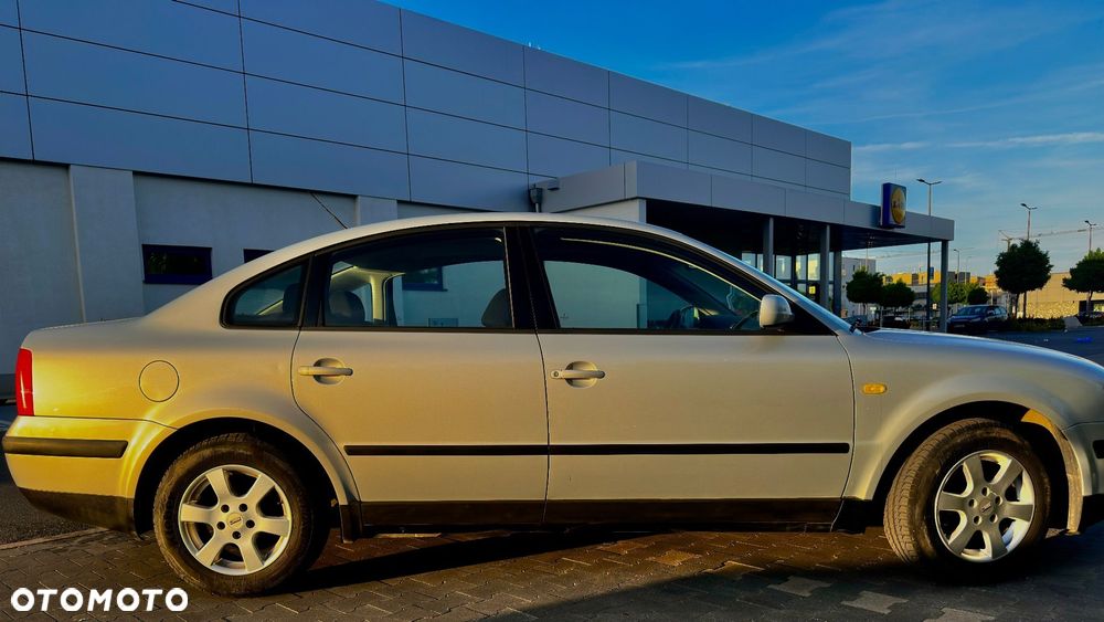 Volkswagen Passat 1.6 - 3