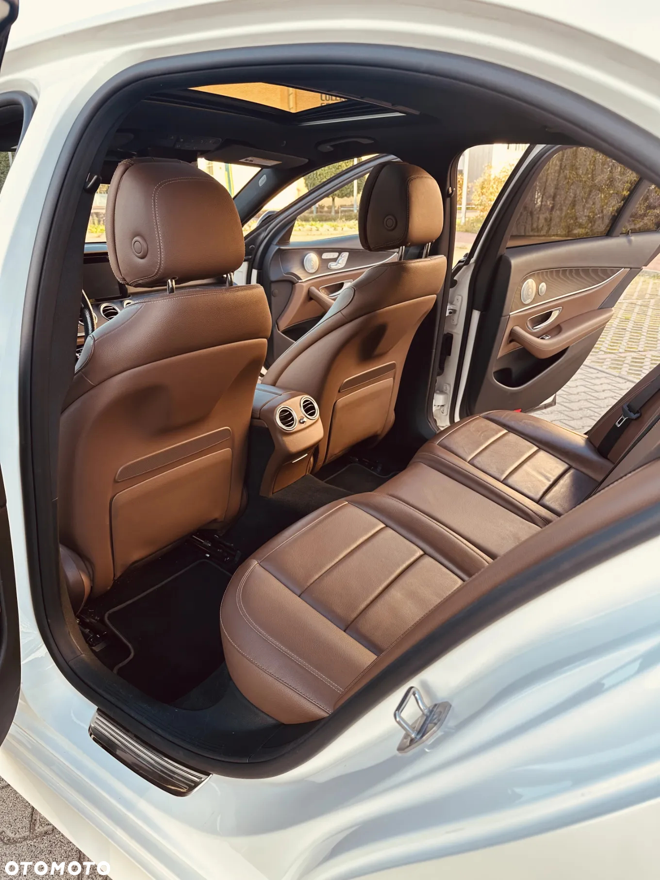 Mercedes-Benz Klasa E 300 9G-TRONIC - 17