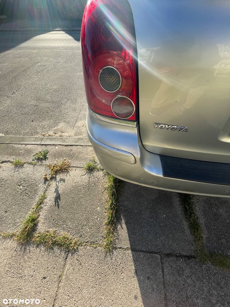 Toyota Avensis - 6