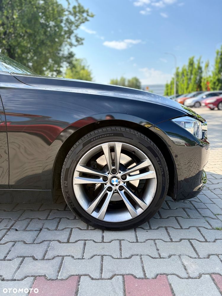 BMW Seria 3 328i Sport Line - 22