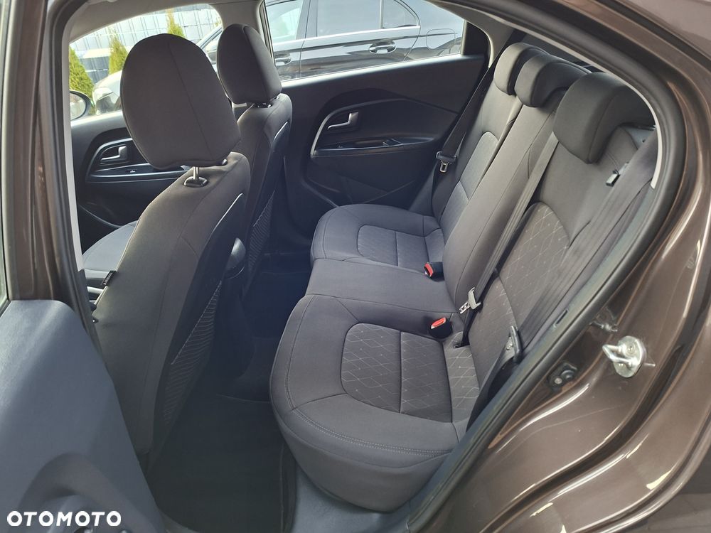 Kia Rio - 12