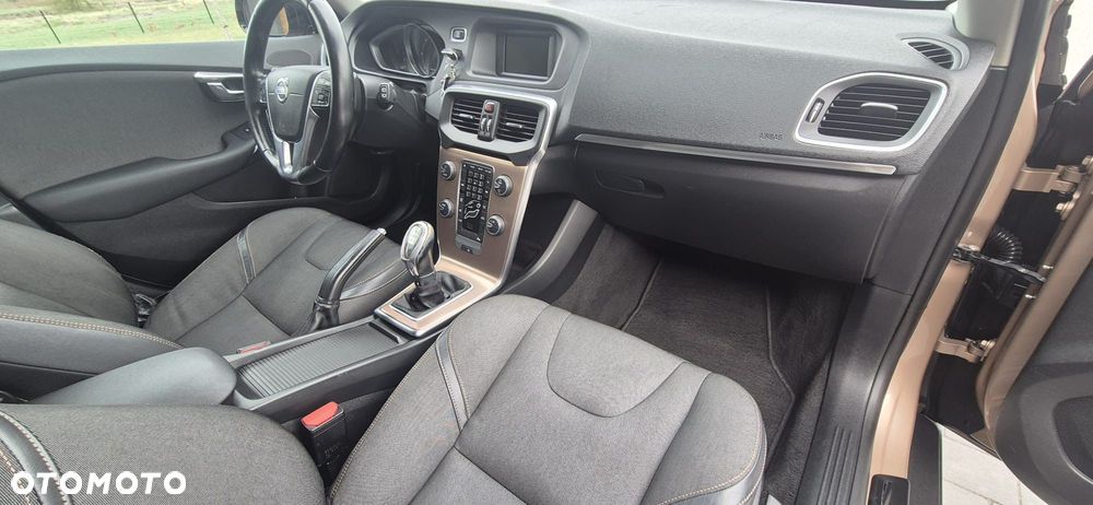 Volvo V40 D2 Momentum - 10