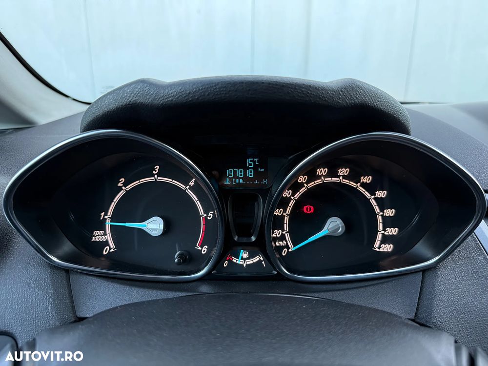 Ford Fiesta 1.5 TDCi Ambiente - 11