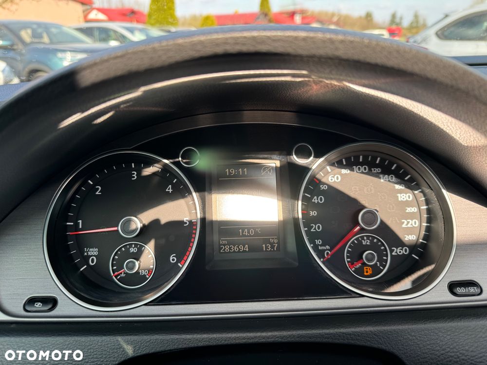 Volkswagen Passat - 30