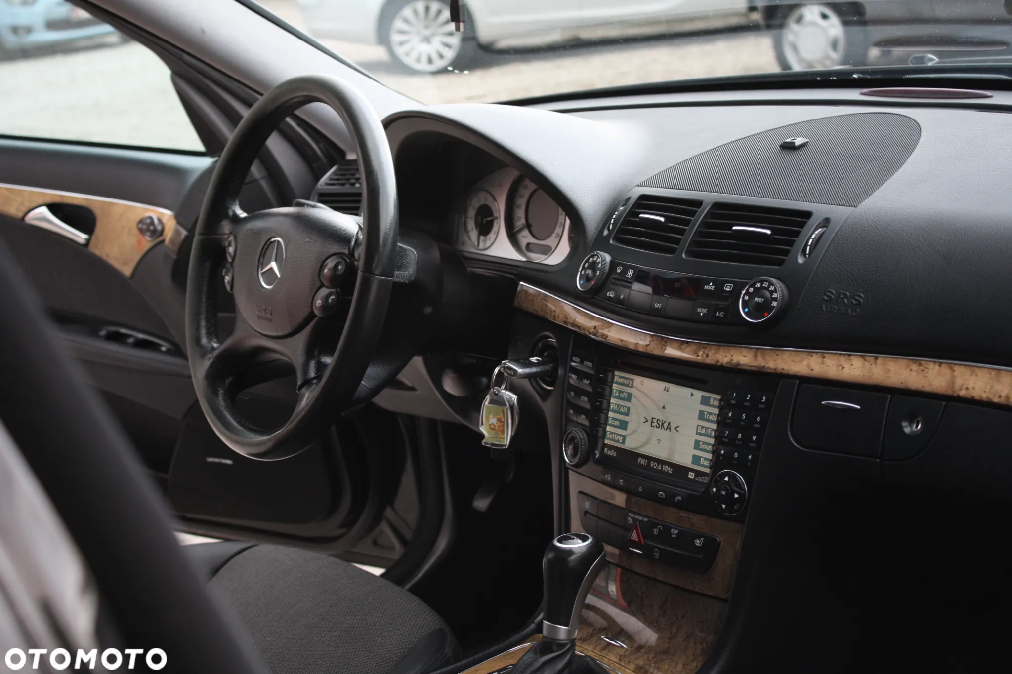 Mercedes-Benz Klasa E - 23