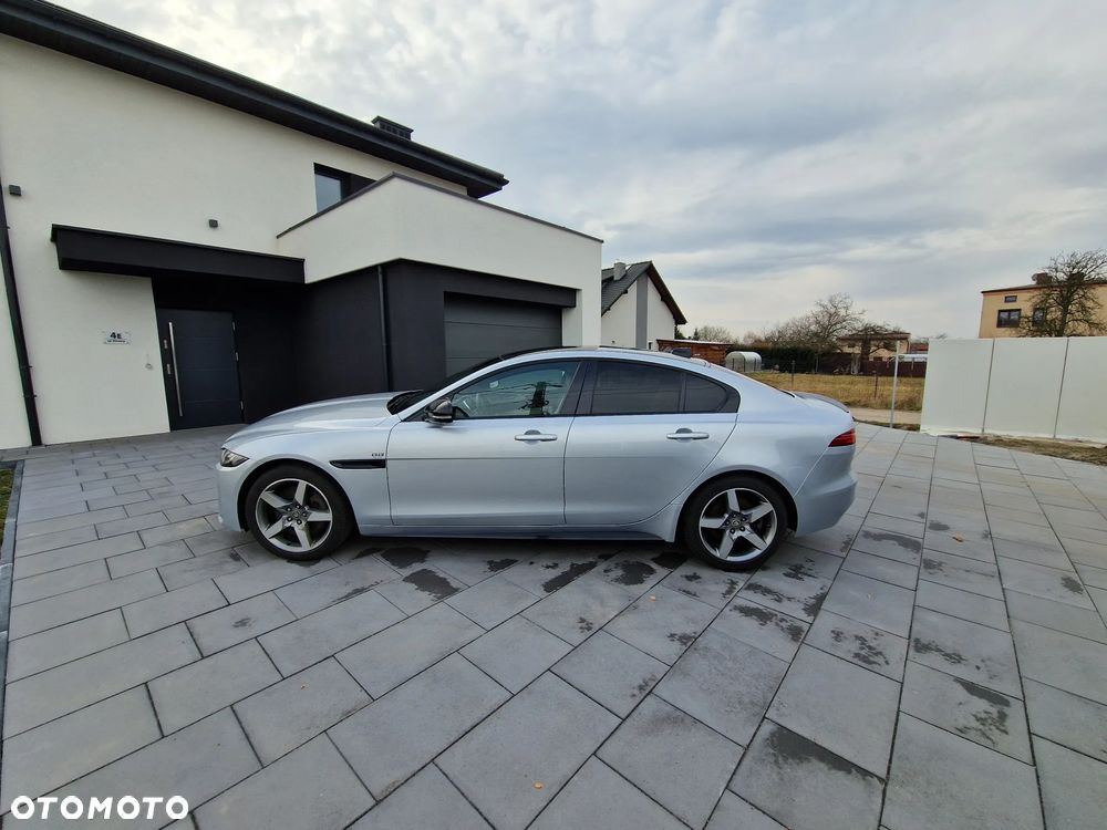 Jaguar XE 2.0 P300 AWD R-Dynamic SE - 8