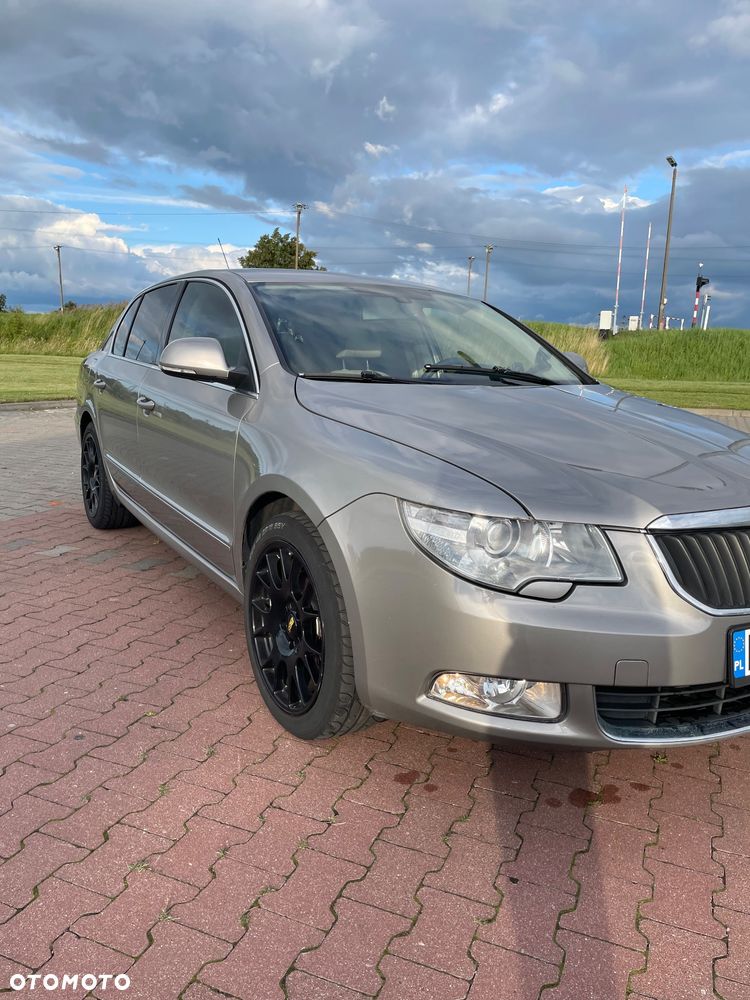 Skoda Superb 2.0 TDI Platinum DSG - 2