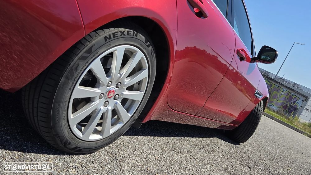 Jaguar XE 20d Aut. Portfolio - 6