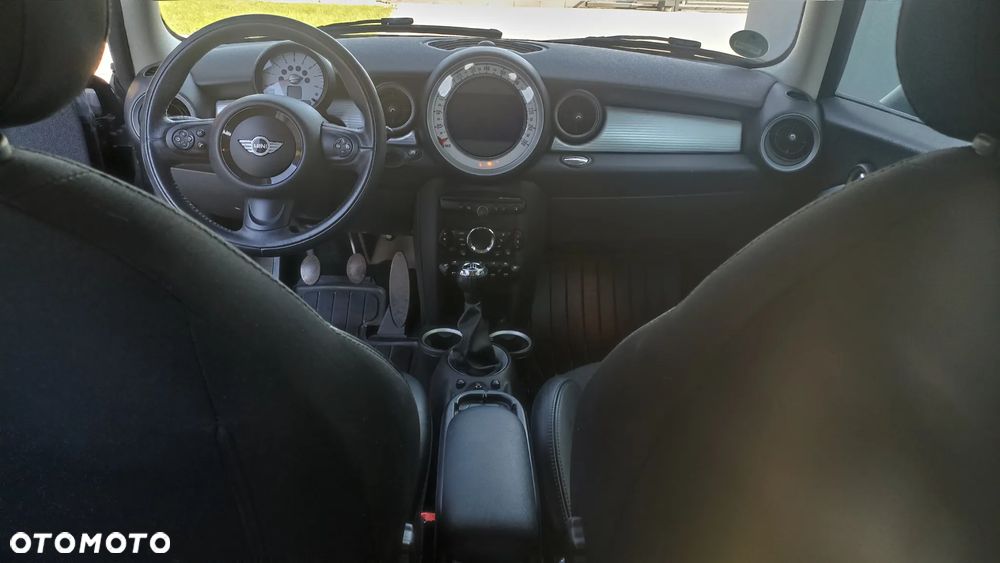 MINI Cooper Standard - 12