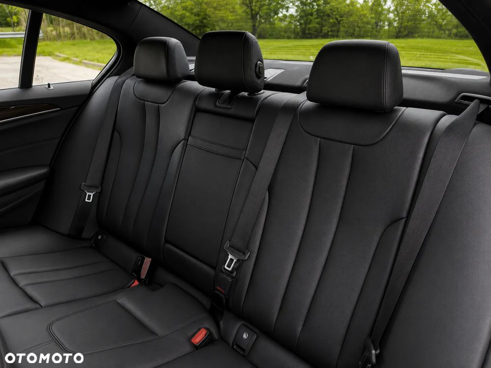 BMW Seria 5 530i xDrive Sport Line - 18