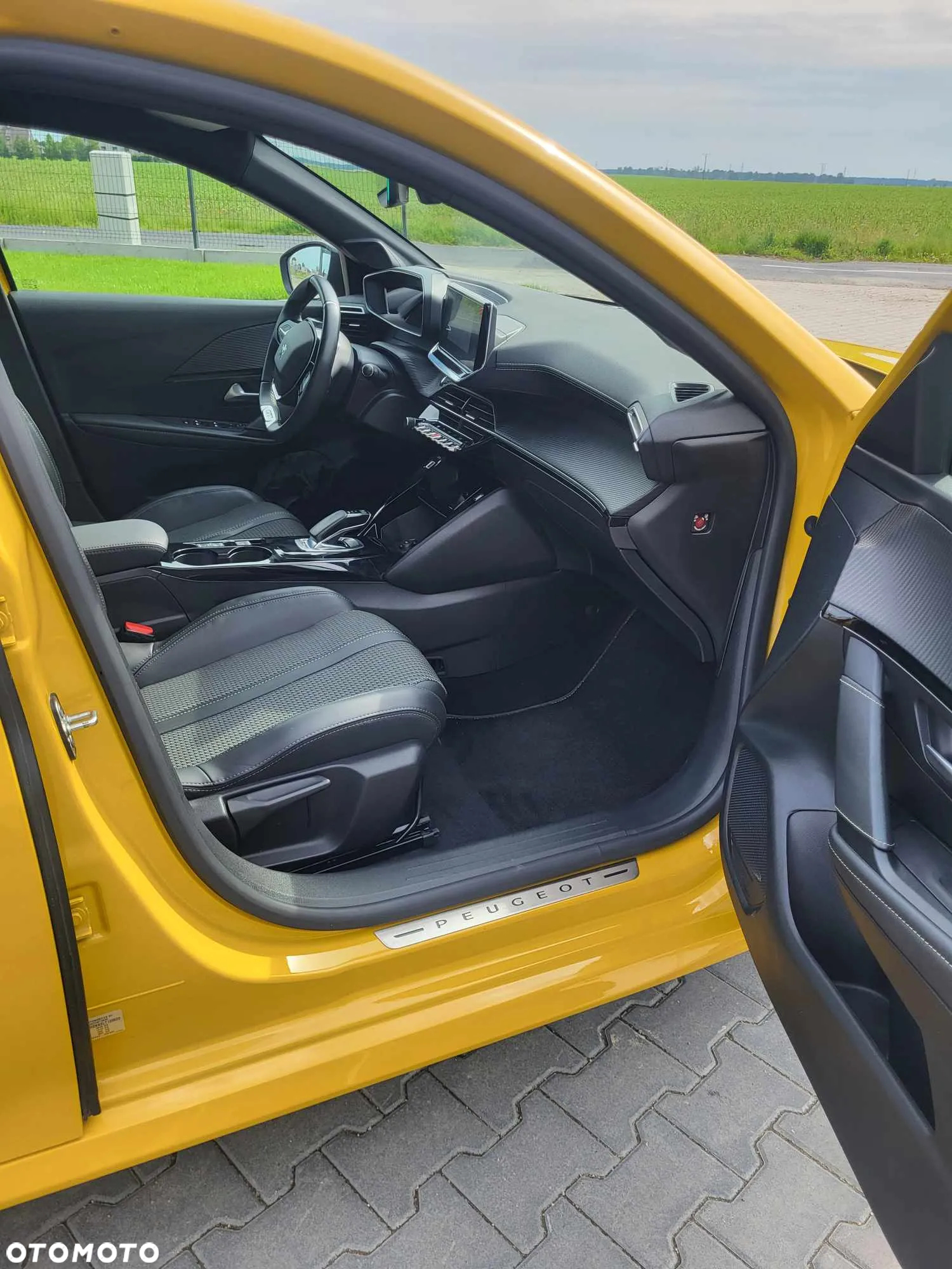 Peugeot 208 e-208 GT Line - 11