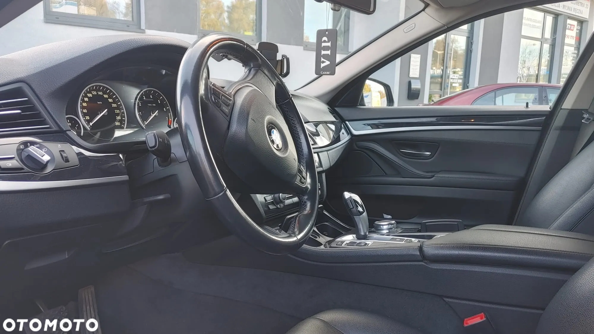 BMW Seria 5 528i xDrive - 10
