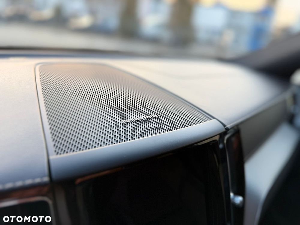 Volvo XC 60 T8 Plug-In Hybrid AWD R-Design - 18