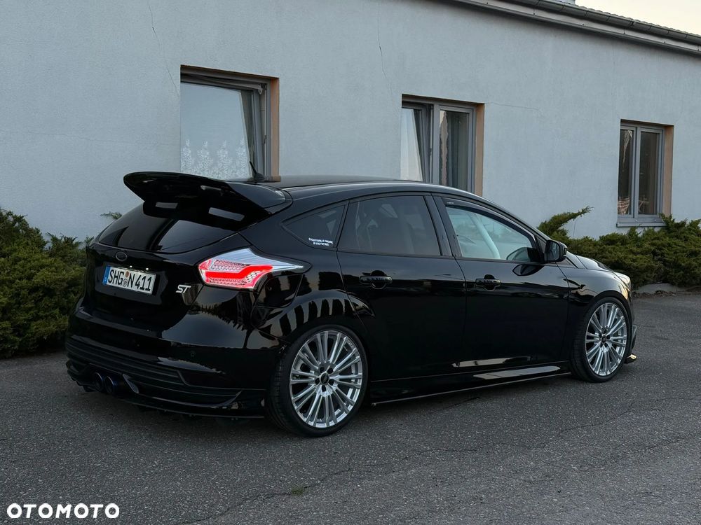 Ford Focus 2.0 EcoBoost ST - 16
