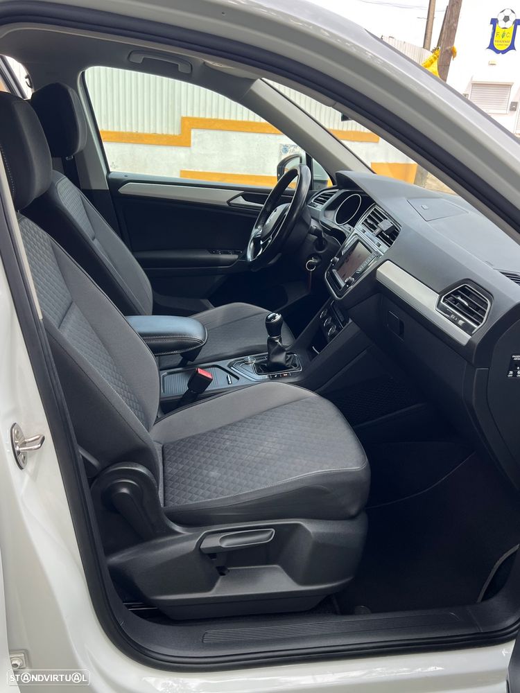 VW Tiguan 1.6 TDI Confortline - 16