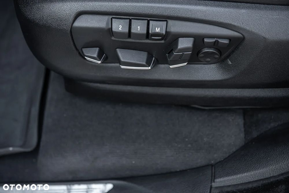 BMW X5 M M50d Sport-Aut - 22