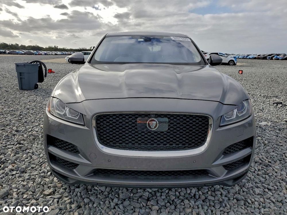 Jaguar F-Pace 30t AWD Prestige - 2