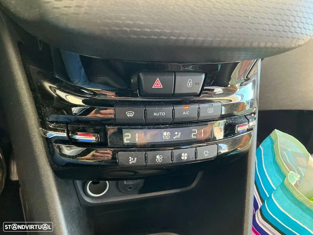 Peugeot 2008 1.2 PureTech Allure EAT6 - 20