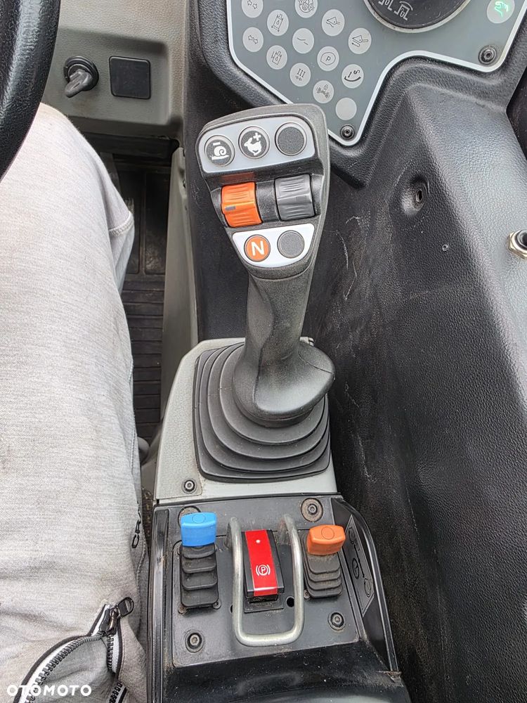 Claas Scorpion 7055 - 25