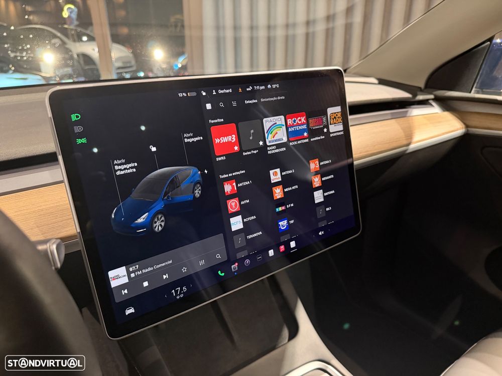 Tesla Model Y Long-Range RWD - 17