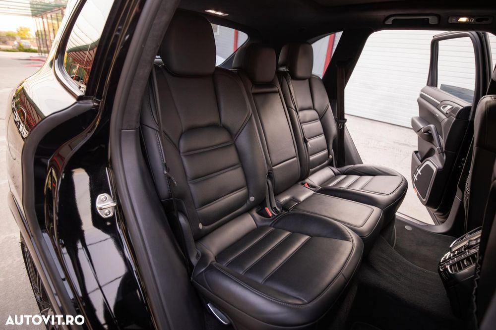 Porsche Cayenne - 14