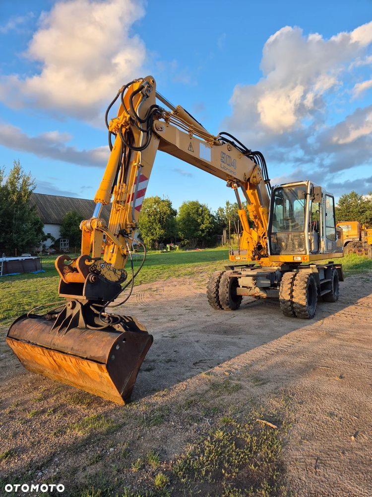 Liebherr A904 - 2