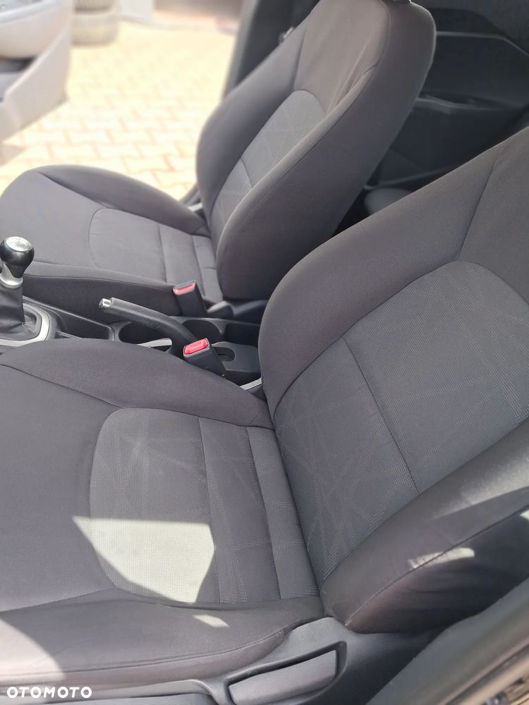 Kia Rio - 10