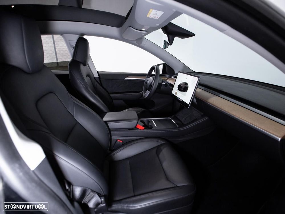 Tesla Model Y Long Range Dual Motor AWD - 9