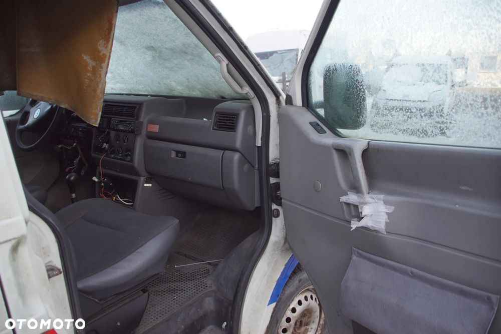 Auto na części - Volkswagen Transporter T4 Lift 2.5 TDI 102 KM ACV DXZ L902 2002R Silnik Skrzynia Drzwi Maska Klapa Błotnik Zderzak Lusterko Lampa Deska Kokpit Sterownik Moduł Czujnik Licznik Panel Kierownica - 9