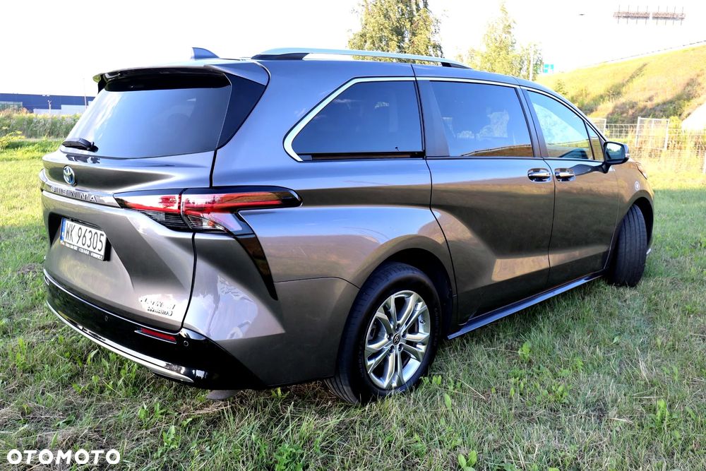 Toyota Sienna - 3