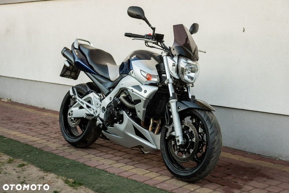 Suzuki GSR - 1