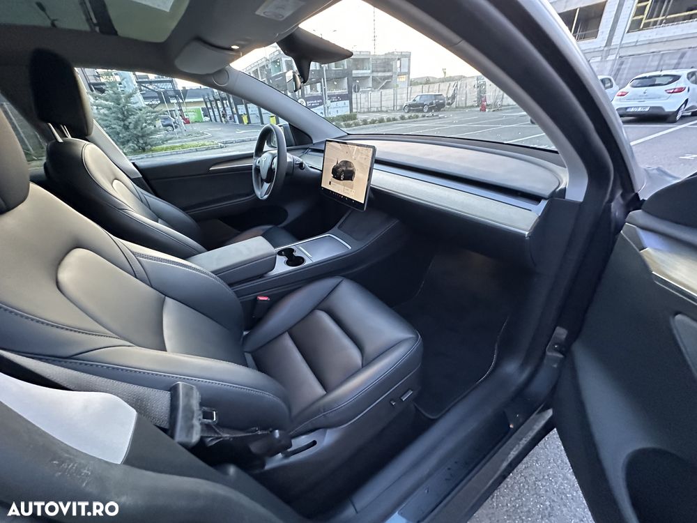 Tesla Model Y - 25
